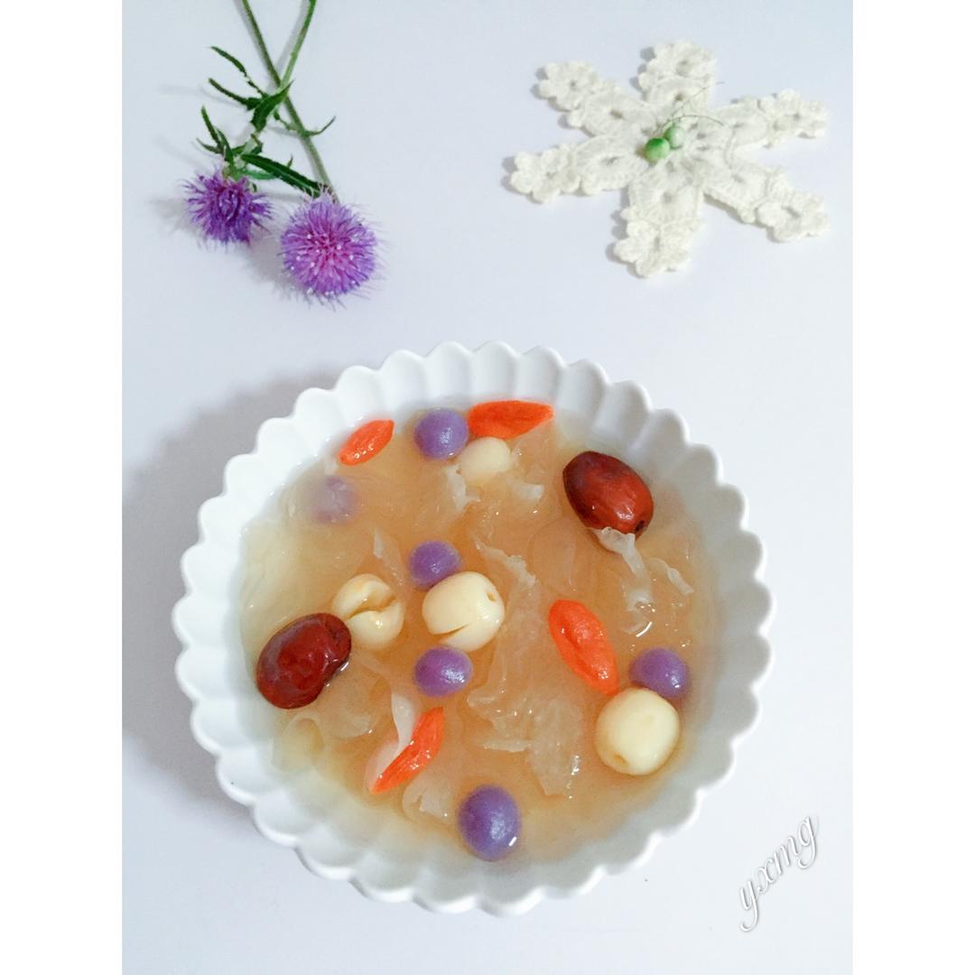 银杏玫瑰做的银耳莲子汤