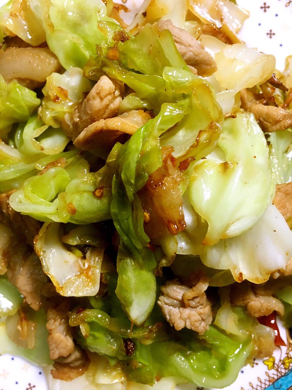 小白妻呢做的包菜炒肉