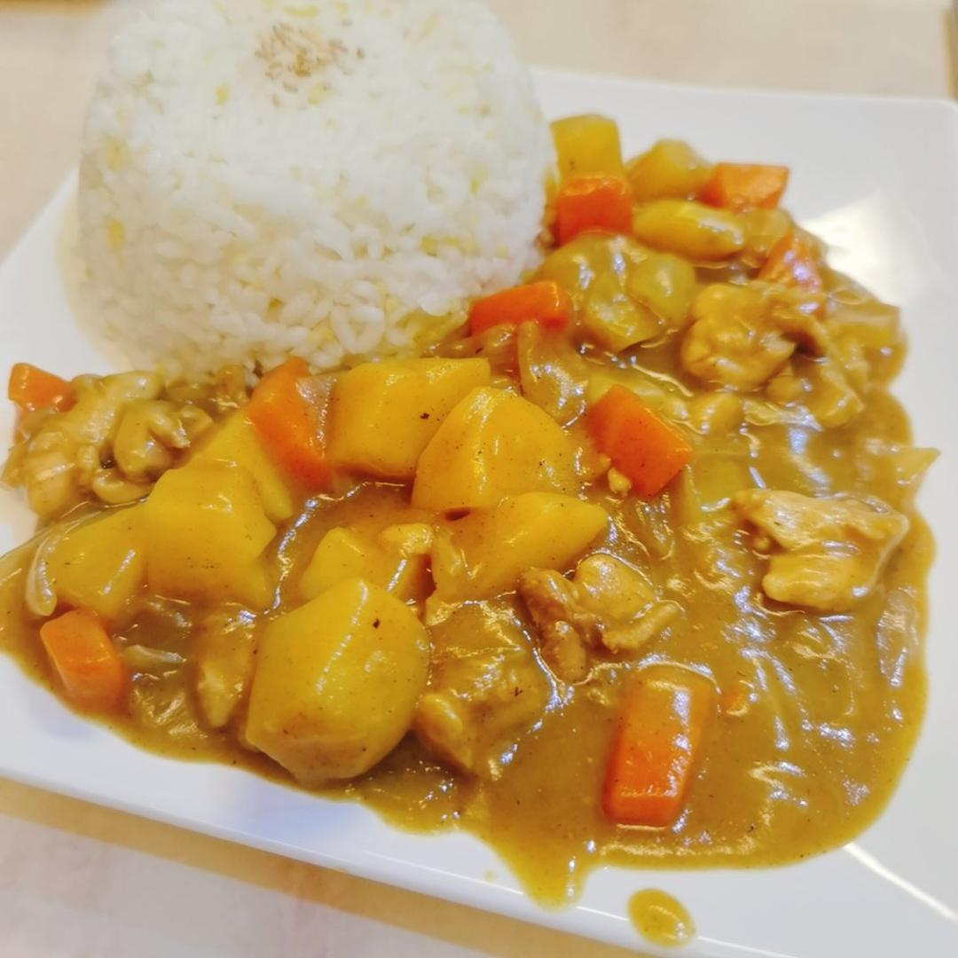 哔哔哟做的咖喱饭