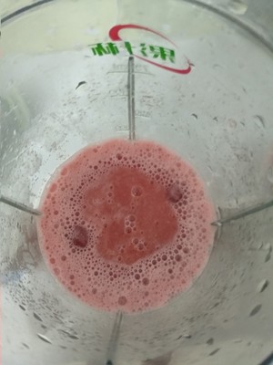 鲜榨纯西瓜汁的做法 步骤4