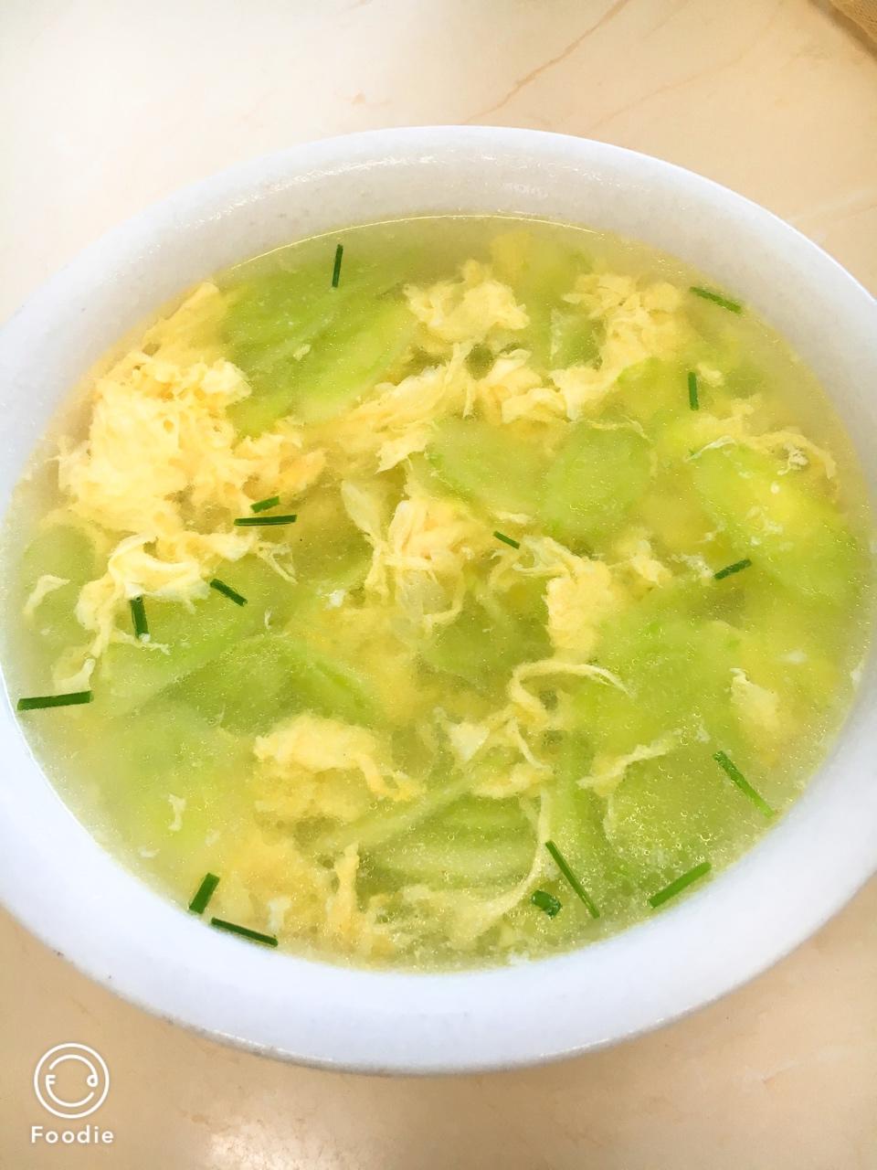 亮亮家的小厨娘做的丝瓜蛋汤