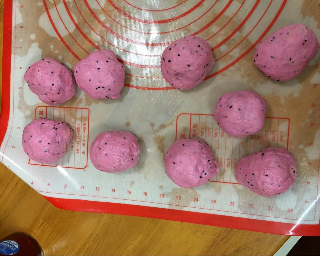 【酸奶火龙果面包——麻薯豆沙馅料的做法步骤图】Helen699-制作