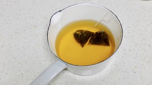白桃乌龙冻奶茶·布丁奶茶的做法 步骤2