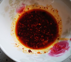 红油藕片的做法 步骤2