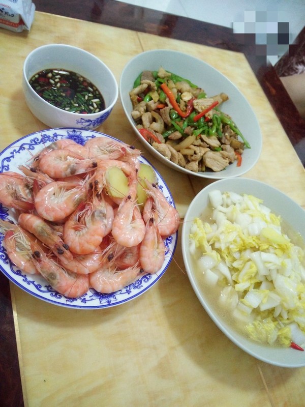努力学做菜的妹纸做的午餐2018年6月14日