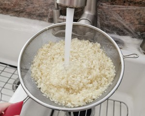 蒜蓉粉丝蒸龙虾的做法 步骤4