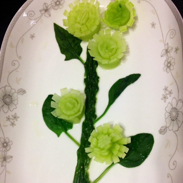 凉菜 盘饰 尚衣格格做的盘饰  赞 水适量,青萝卜,芥兰,盐,水,自己喜爱