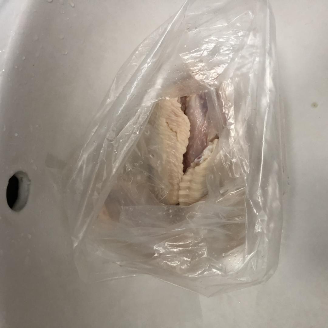 宿舍里可以做的蜜汁鸡翅的做法 步骤1
