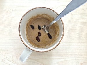 两分钟就能做好的健康马克杯蛋糕的做法 步骤6