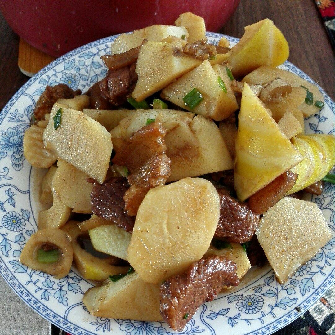 草没马蹄做的竹笋烧肉