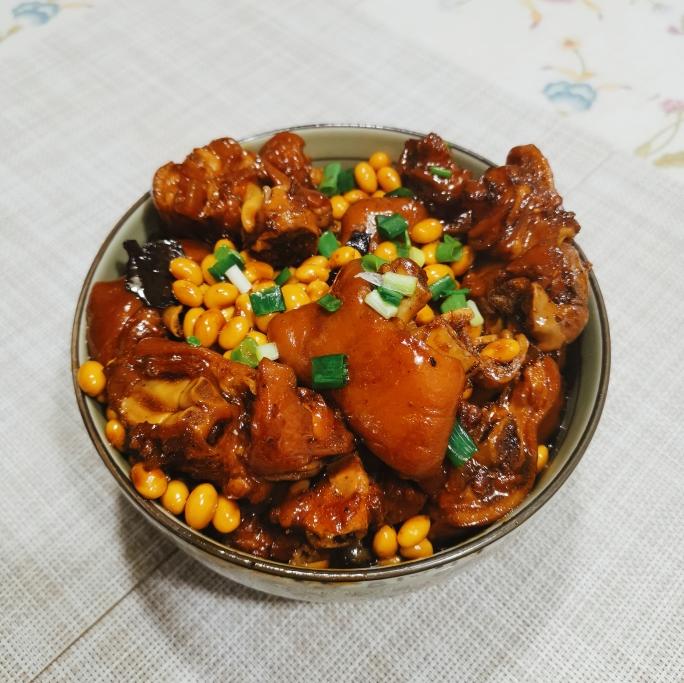 黄豆炖猪蹄