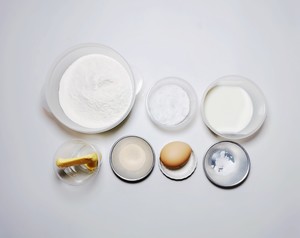 椰香扑鼻~椰蓉面包的做法 步骤1