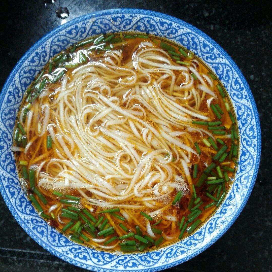 鱼钩上的咸鱼做的清汤面