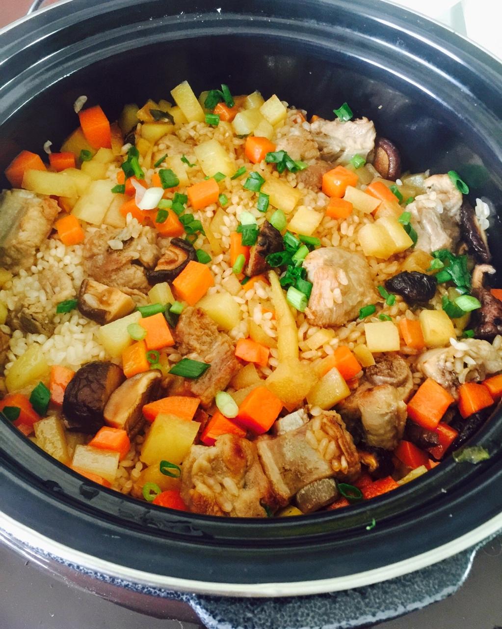 小卡子猪做的电饭锅版排骨焖饭