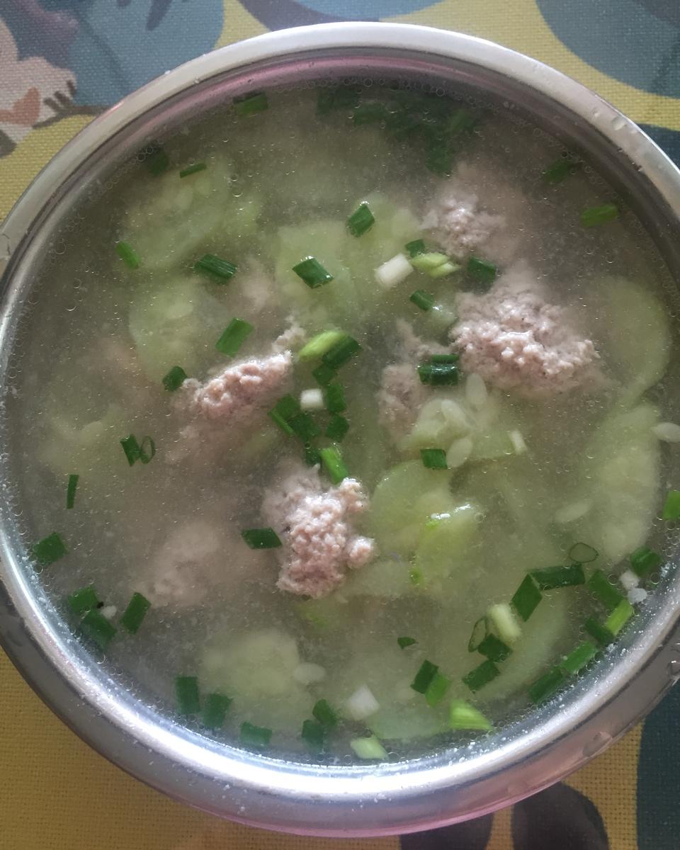 熊孩子她娘做的丝瓜肉丸汤!清淡去火!