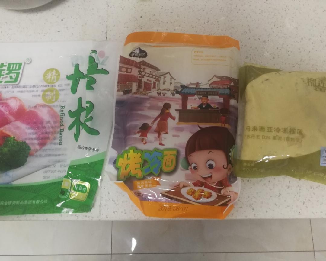 黑暗料理之芝士榴莲烤冷面的做法 步骤1