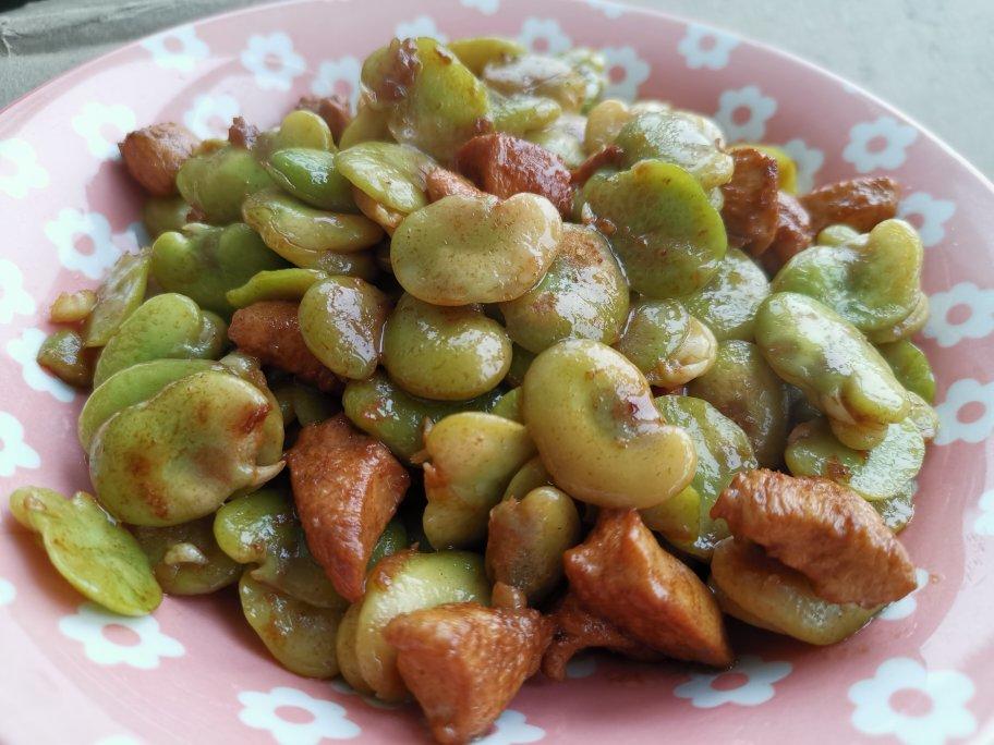 快手菜 蚕豆炒肉(做法简单味道很赞) 家有挑食小妞做的蚕豆炒肉(做法