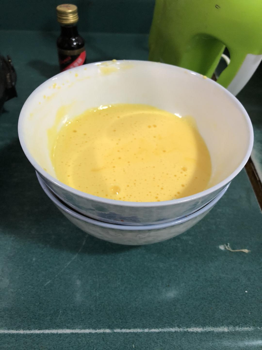 【附赠蛋白糖的萨芭雍苹果派的做法步骤图】吃饭不容易-制作