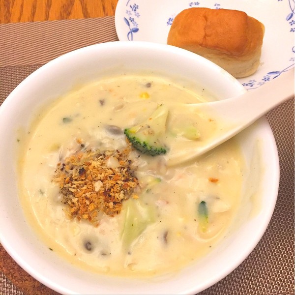 top加了些烤过的面包碎,配鸡肉很好吃赞蘑菇,熟菜品,玉米切丁,土豆最受欢迎的麻辣烫面包图片