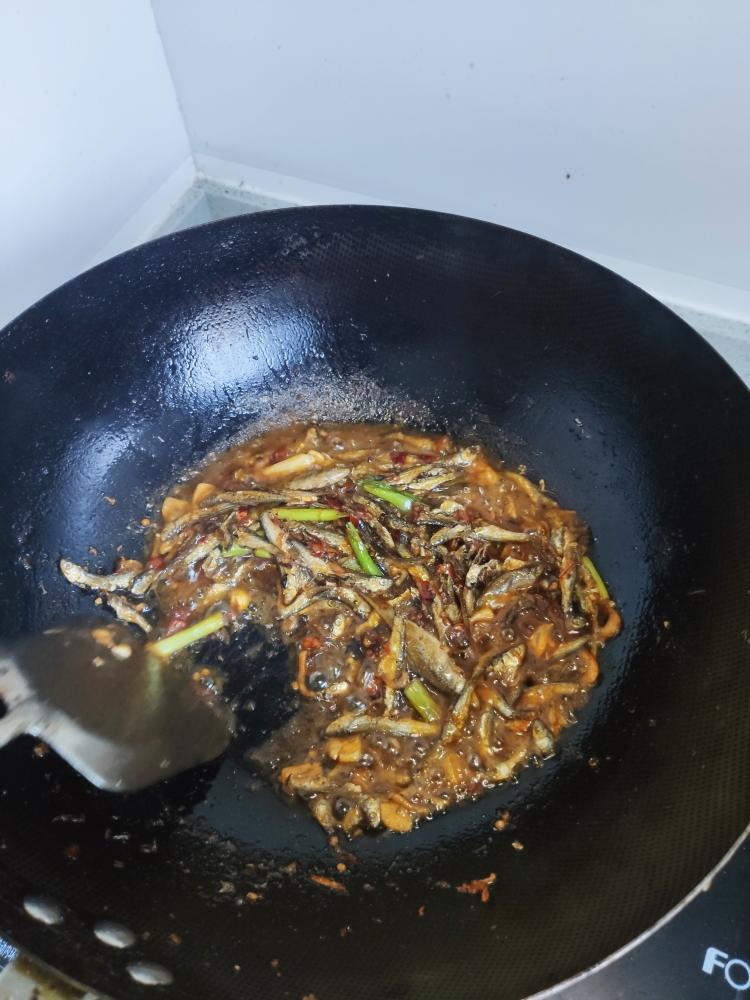 泡椒杂鱼干