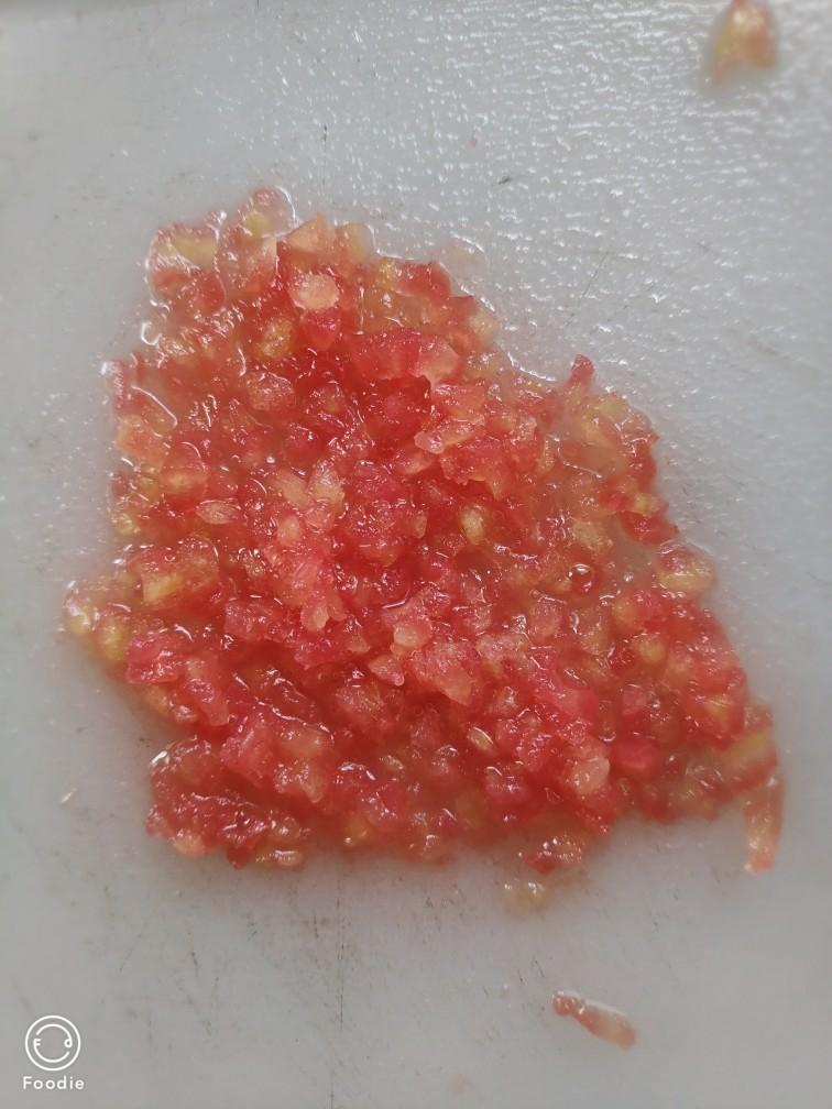 10个月以上宝宝辅食西红柿卷心菜瘦肉面的做法 步骤1