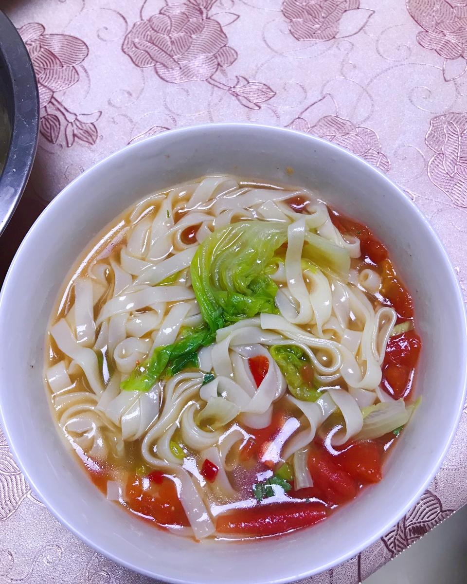 爱上美食做的西红柿汤面