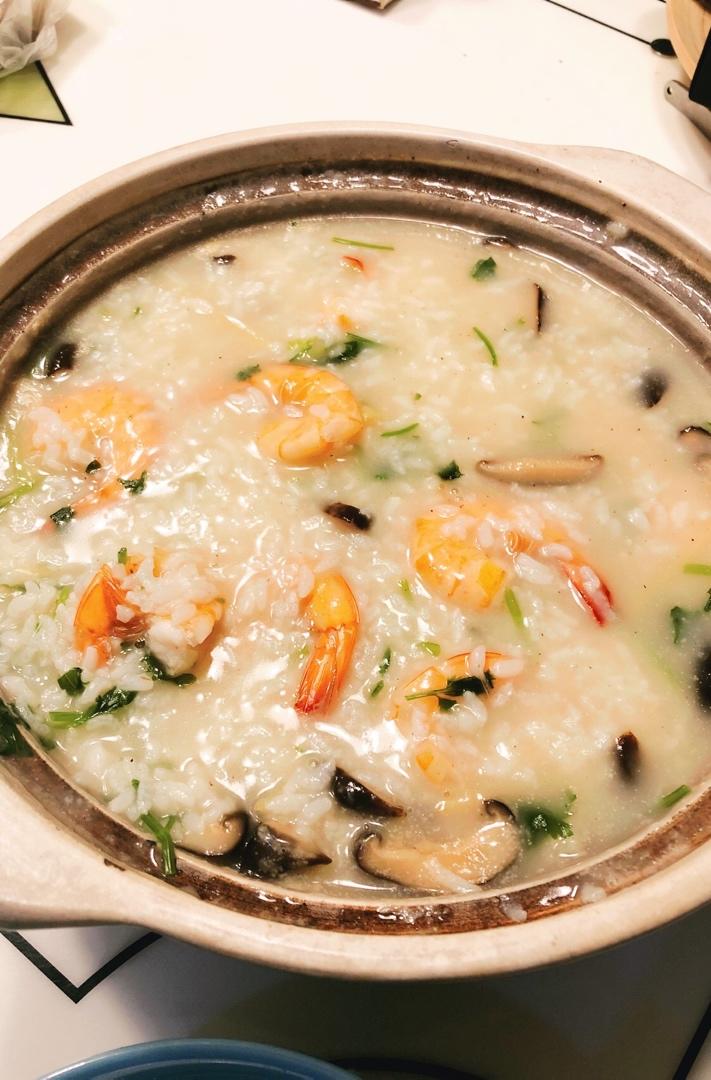 牛奶橘子做的鲜虾砂锅粥