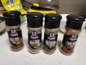 快手菜微波炉金针菇的做法 步骤2