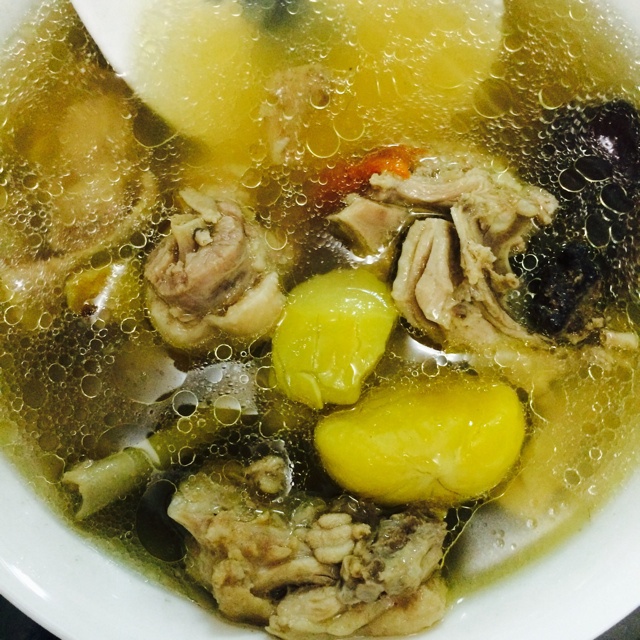 公主琪做的板栗炖鸡汤