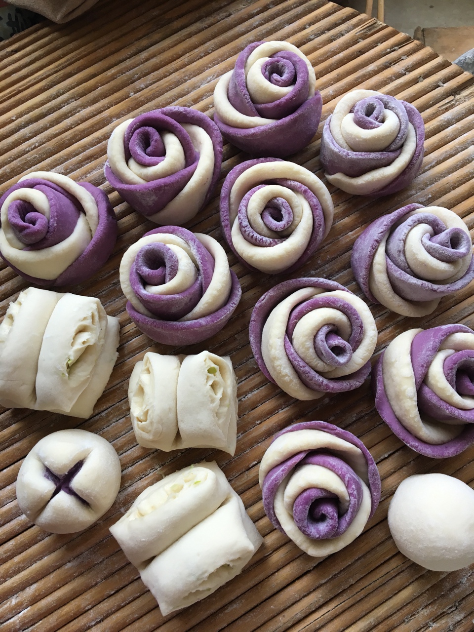 a winnie做的紫薯玫瑰花馒头