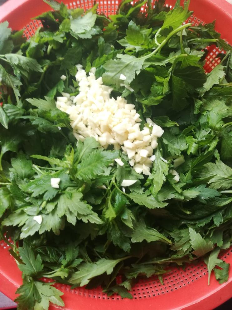 蒜泥菊花头的做法 步骤1