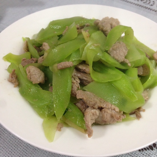 家常菜 莴笋炒肉片 呗妈做的莴笋炒肉片  赞 8 赞 0 回应        你
