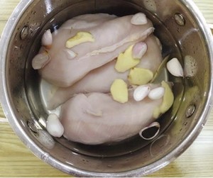柠檬叶干鸡丝的做法 步骤1