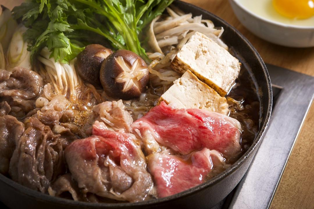 奶奶～用料寿喜锅·すき焼き的做法制作寿喜锅料:在锅中加入清酒,味淋