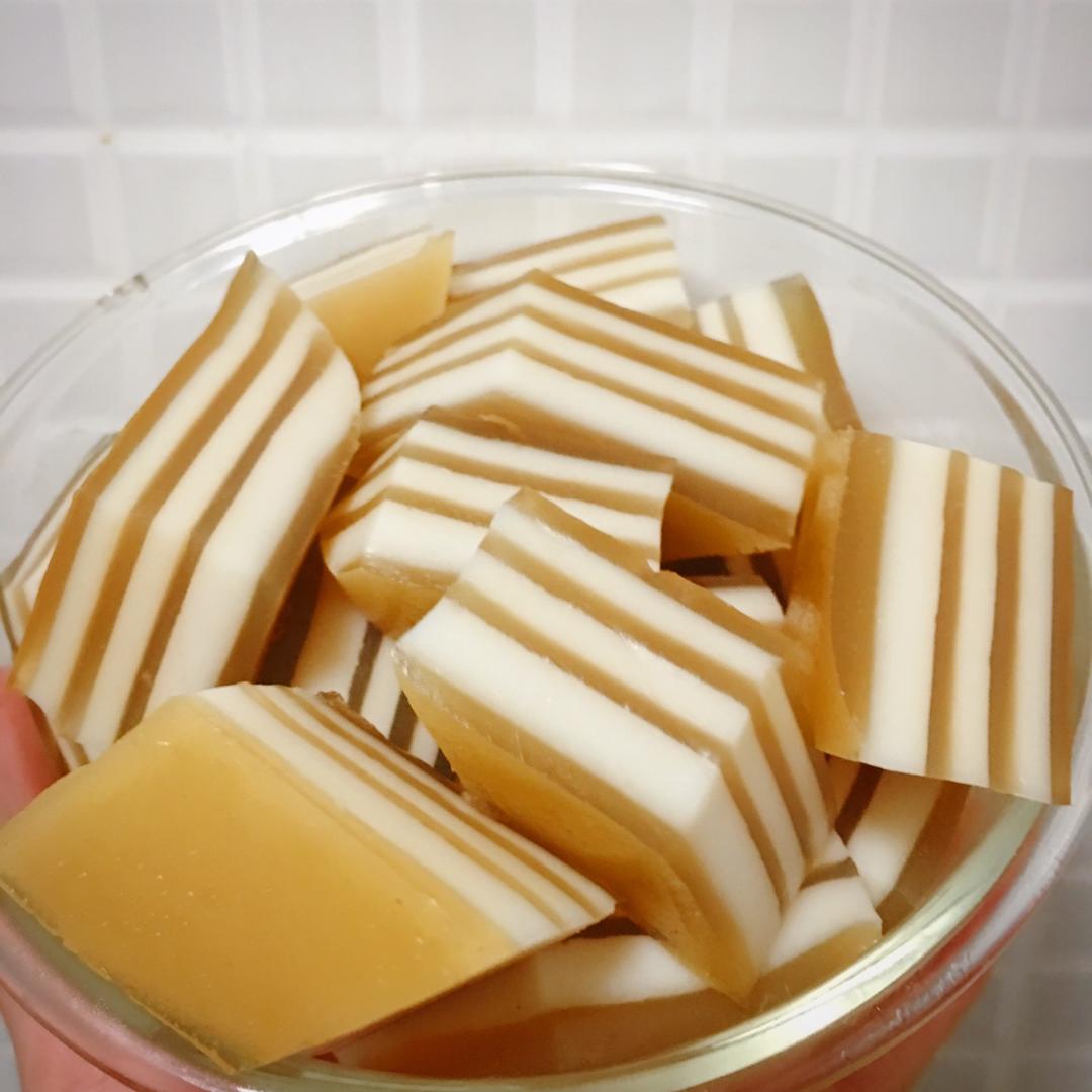 蒙嘉丽莎乌克丽丽克里斯汀娜做的q弹椰汁千层糕马蹄糕