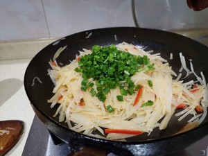 葱煸土豆丝