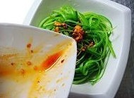 凉拌手撕蒜苔 凉拌手撕蒜苔