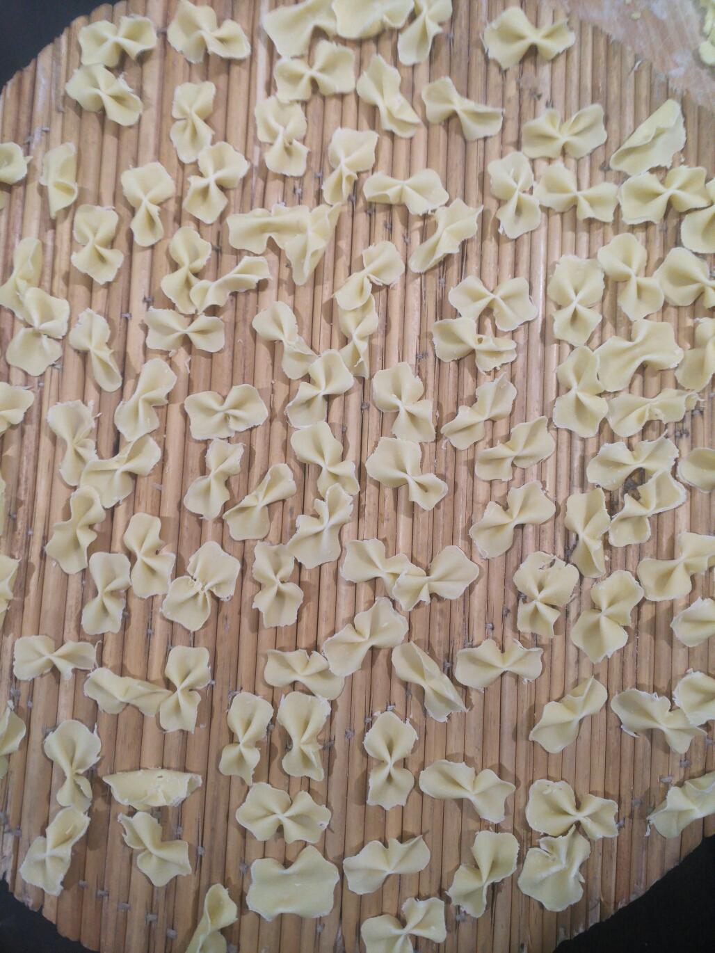 马卡多面条机做出的面条