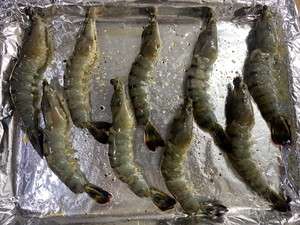 超简单烤虾(烤箱版)的做法 步骤6
