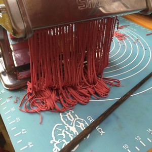 自制蔬菜面蝴蝶面【手摇压面机】