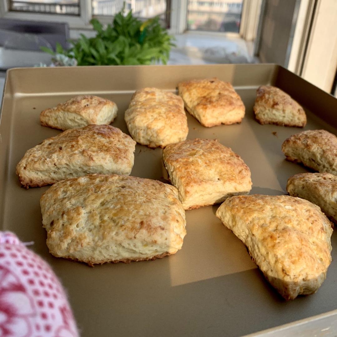 抱肉墩做的香蕉司康