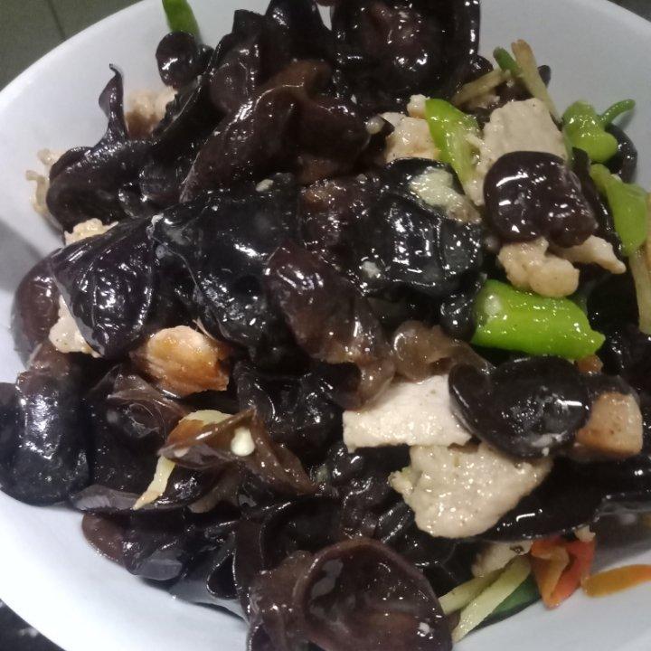 学习烘培666做的青椒木耳炒肉