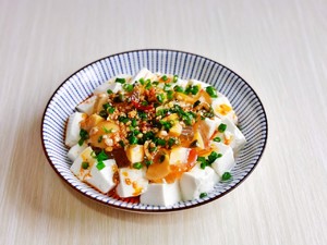 5分钟快手菜,红油皮蛋豆腐,好吃到爆的做法 步骤7