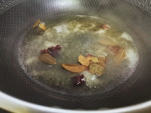 老上海味道-- 蜜汁香酥小黄鱼的做法 步骤2