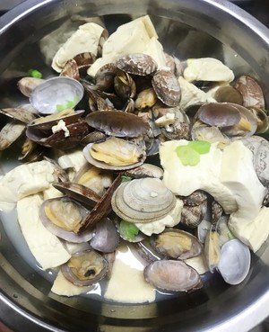 蛤蜊炖豆腐的做法 步骤5