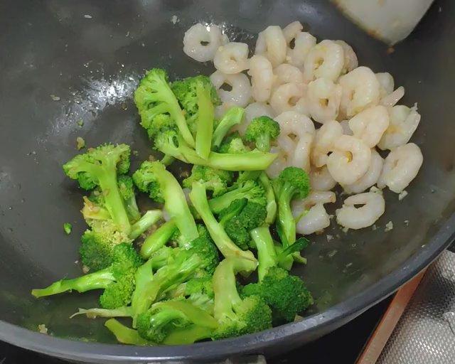 想想虾仁炒西兰花