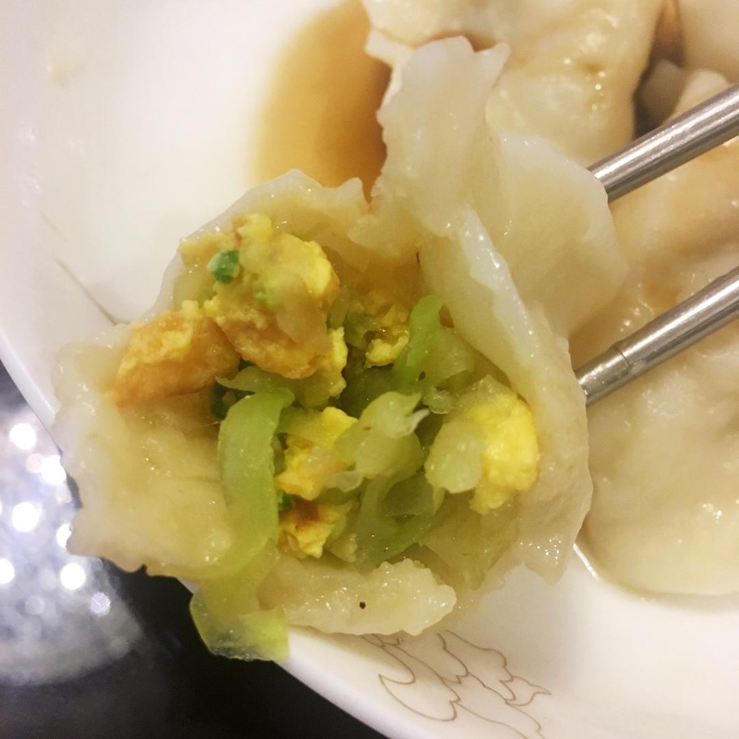caroltiantian做的西葫芦鸡蛋虾皮饺子