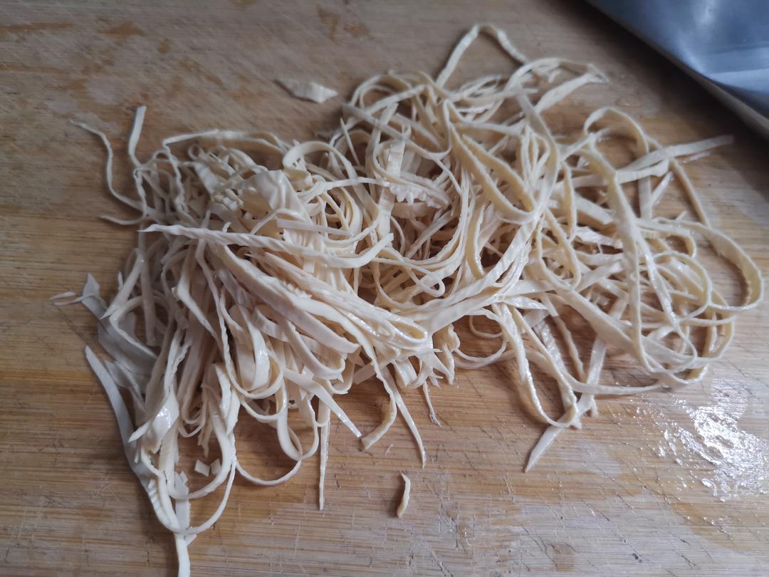 爽脆开胃的凉拌三丝