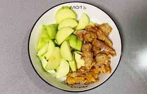 【孕妇食谱】小酥肉烩南瓜,色泽鲜艳又营养全面,孕妇营养一餐补全!的做法 步骤1