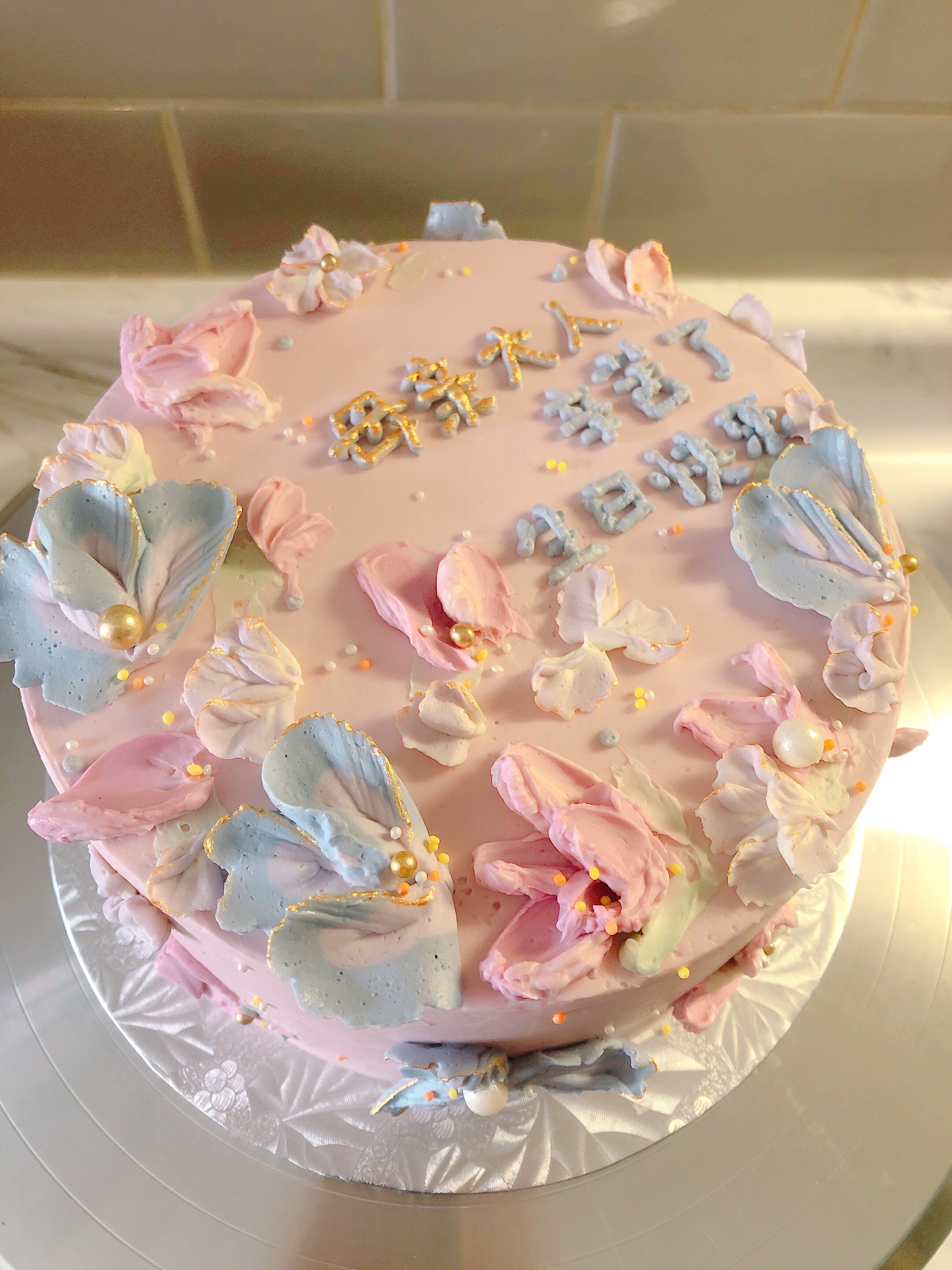 粉嫩优雅的雕绘设计蛋糕适合母亲节